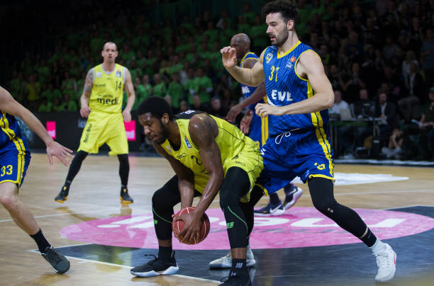 应了凯迪拉 应了凯迪拉